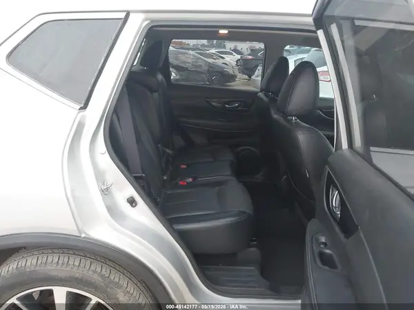JN8AT2MV6JW323498 2018 NISSAN ROGUE - Image 8