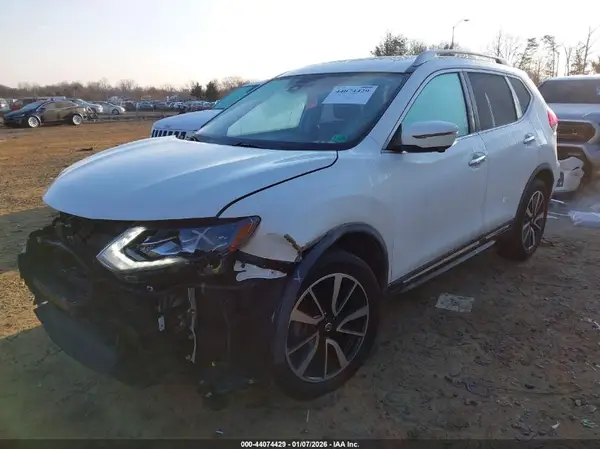 JN8AT2MV6JW326501 2018 NISSAN ROGUE - Image 2