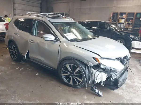 JN8AT2MV6JW328412 2018 NISSAN ROGUE - Image 1