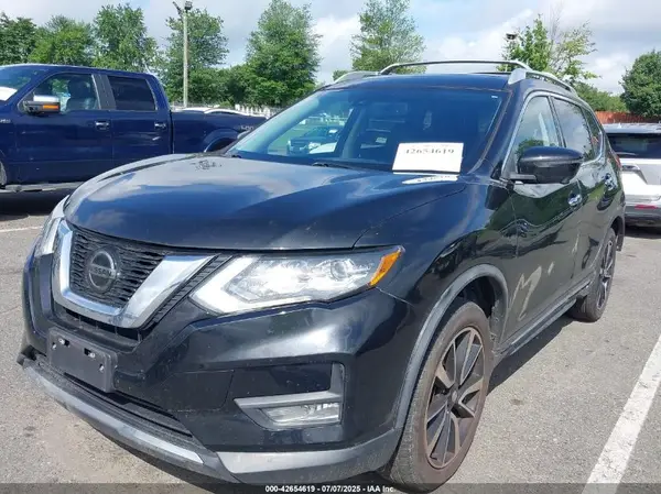 JN8AT2MV6JW348384 2018 NISSAN ROGUE - Image 2