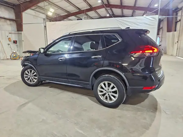 JN8AT2MV6JW353133 2018 NISSAN ROGUE - Image 2