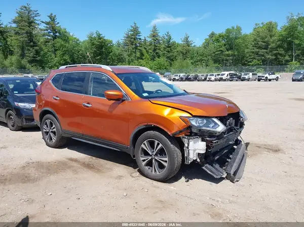 JN8AT2MV6KW370659 2019 NISSAN ROGUE - Image 1