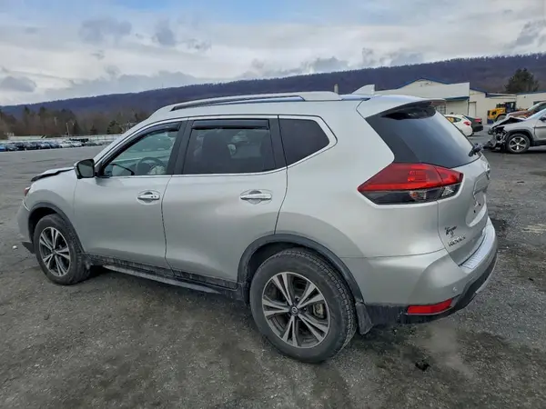JN8AT2MV6KW372962 2019 NISSAN ROGUE - Image 2