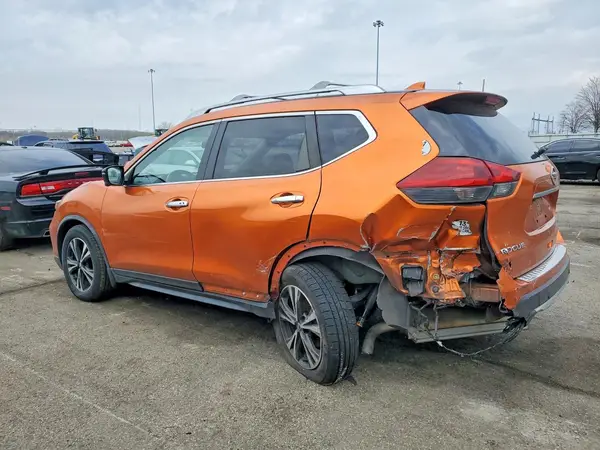 JN8AT2MV6KW376638 2019 NISSAN ROGUE - Image 2