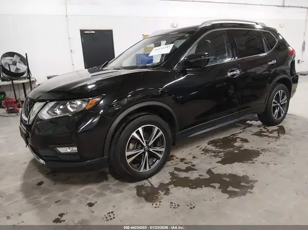 JN8AT2MV6KW377580 2019 NISSAN ROGUE - Image 2