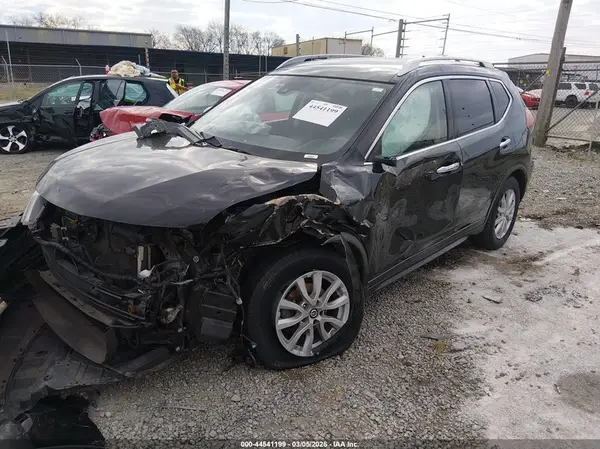 JN8AT2MV6KW378762 2019 NISSAN ROGUE - Image 2