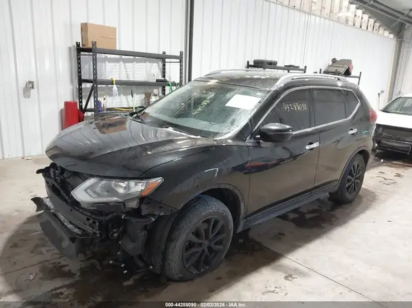 JN8AT2MV6KW384822 2019 NISSAN ROGUE - Image 2