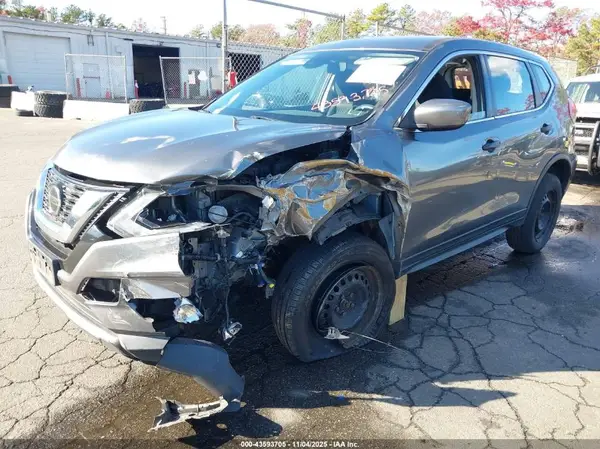 JN8AT2MV6KW385260 2019 NISSAN ROGUE - Image 2