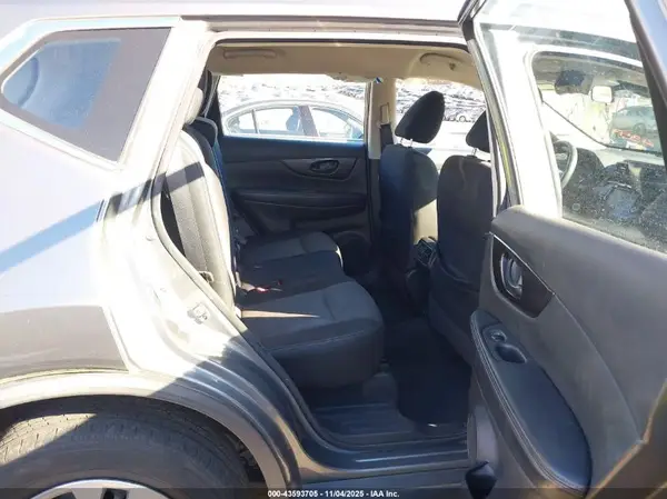 JN8AT2MV6KW385260 2019 NISSAN ROGUE - Image 8