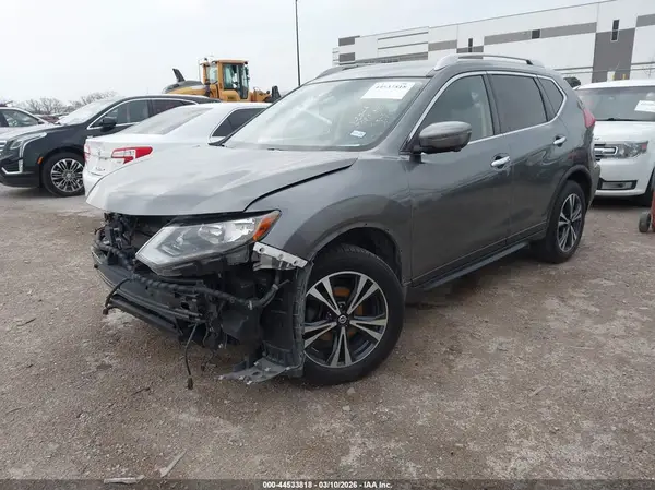 JN8AT2MV6KW385565 2019 NISSAN ROGUE - Image 2