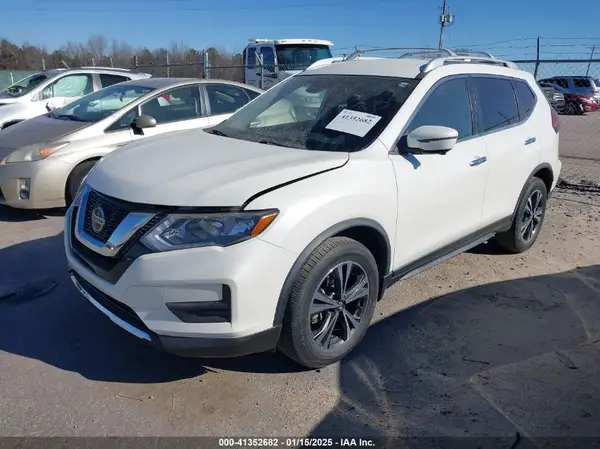JN8AT2MV6KW387509 2019 NISSAN ROGUE - Image 2
