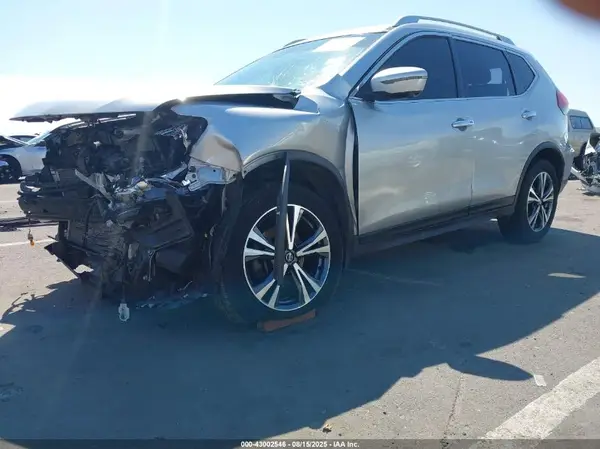 JN8AT2MV6KW401344 2019 NISSAN ROGUE - Image 2