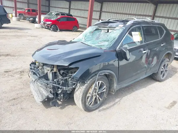 JN8AT2MV6KW402400 2019 NISSAN ROGUE - Image 2
