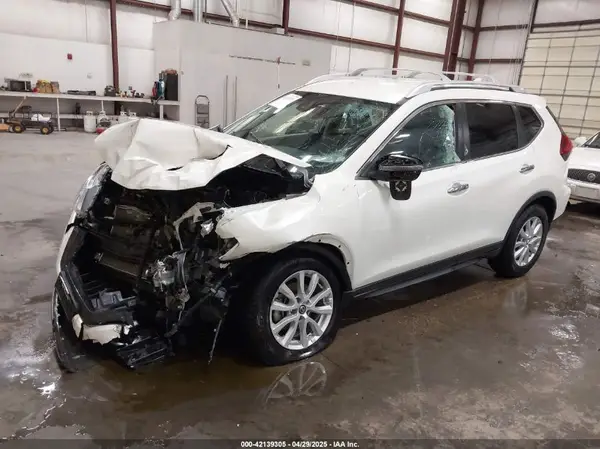 JN8AT2MV6LW140928 2020 NISSAN ROGUE - Image 2