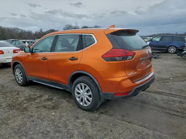JN8AT2MV7HW000183 2017 NISSAN ROGUE - Image 2