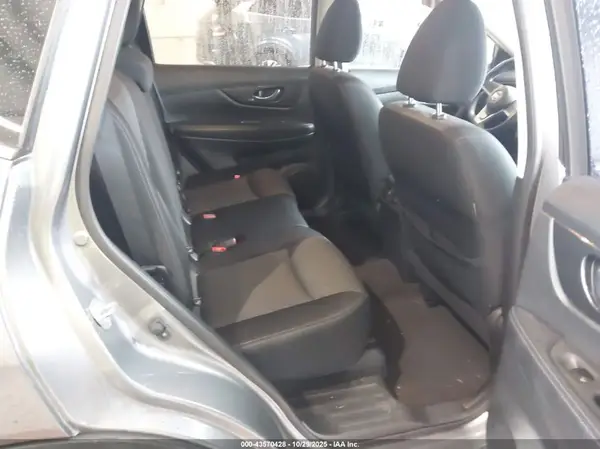 JN8AT2MV7HW000586 2017 NISSAN ROGUE - Image 8