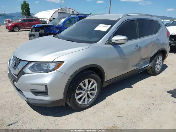JN8AT2MV7HW004914 2017 NISSAN ROGUE - Image 2