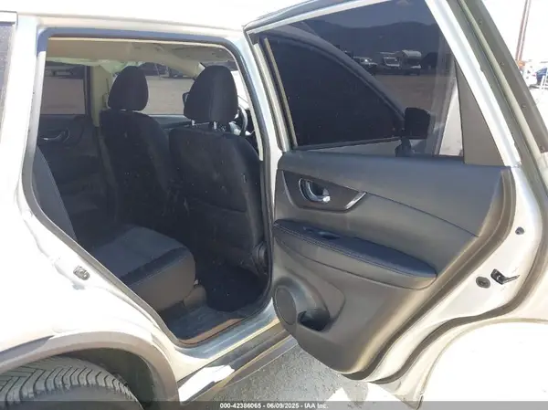 JN8AT2MV7HW004914 2017 NISSAN ROGUE - Image 8