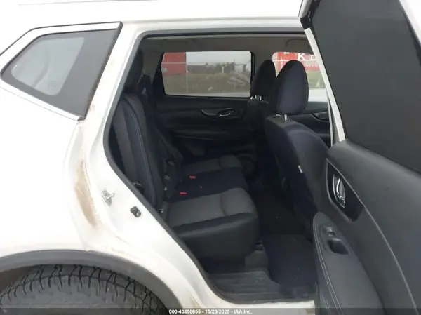 JN8AT2MV7HW005688 2017 NISSAN ROGUE - Image 8