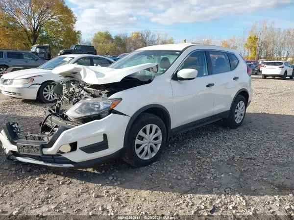 JN8AT2MV7HW007327 2017 NISSAN ROGUE - Image 2