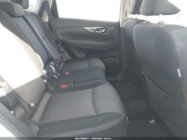 JN8AT2MV7HW007327 2017 NISSAN ROGUE - Image 8