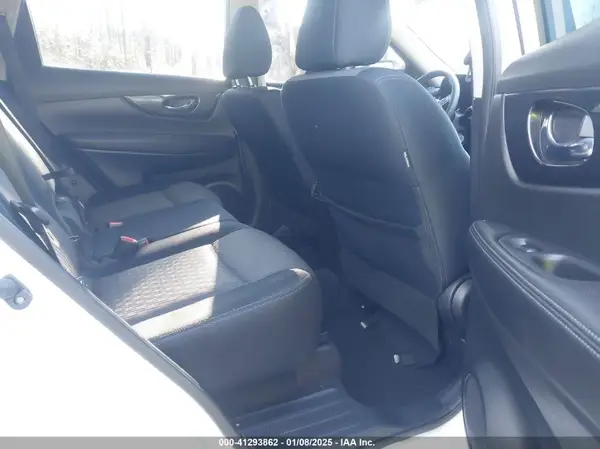 JN8AT2MV7HW007957 2017 NISSAN ROGUE - Image 8