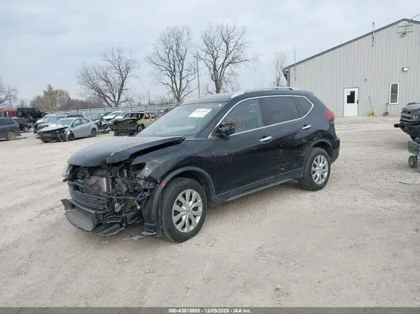 JN8AT2MV7HW007974 2017 NISSAN ROGUE - Image 2