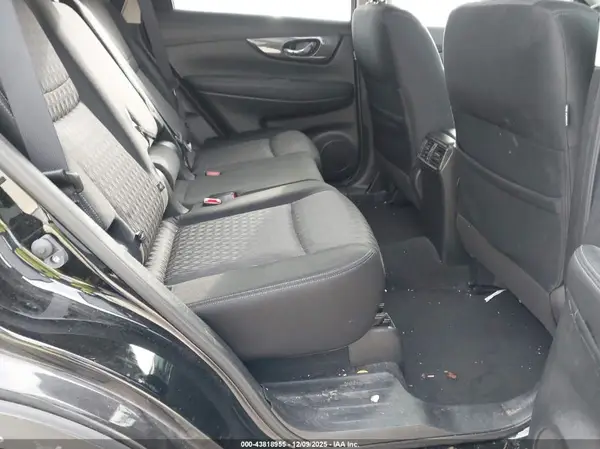 JN8AT2MV7HW007974 2017 NISSAN ROGUE - Image 8