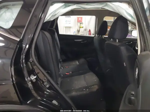 JN8AT2MV7HW007988 2017 NISSAN ROGUE - Image 8