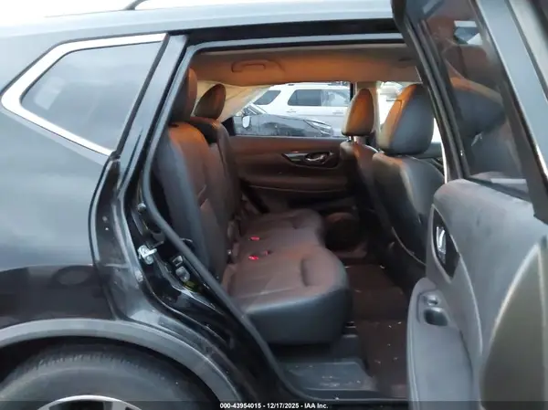 JN8AT2MV7HW011829 2017 NISSAN ROGUE - Image 8