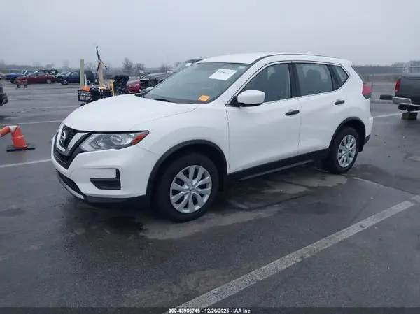 JN8AT2MV7HW012480 2017 NISSAN ROGUE - Image 2