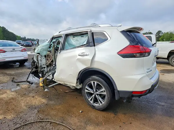 JN8AT2MV7HW012740 2017 NISSAN ROGUE - Image 2