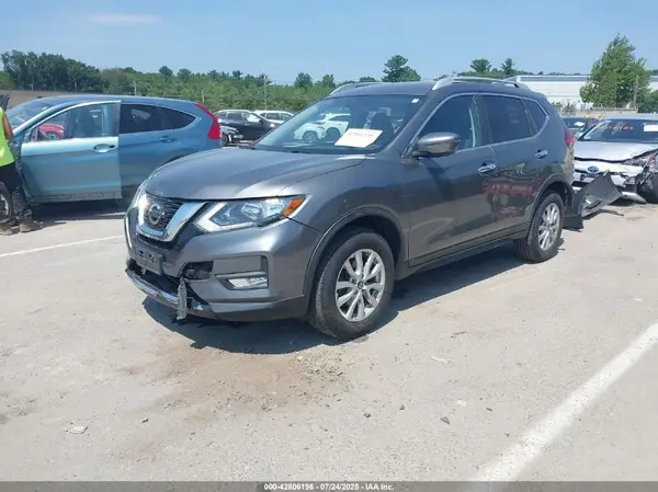 JN8AT2MV7HW013872 2017 NISSAN ROGUE - Image 2