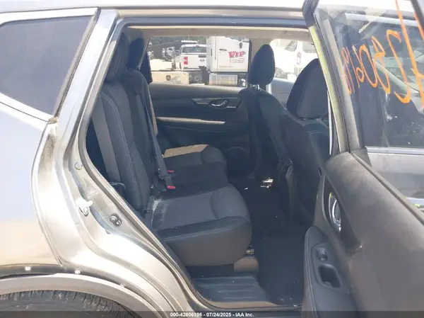 JN8AT2MV7HW013872 2017 NISSAN ROGUE - Image 8