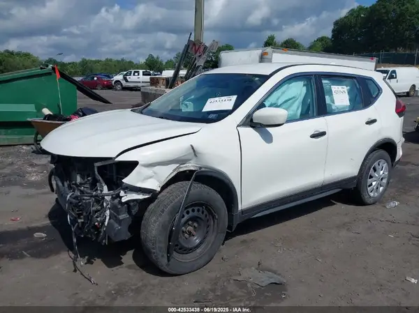 JN8AT2MV7HW014827 2017 NISSAN ROGUE - Image 2