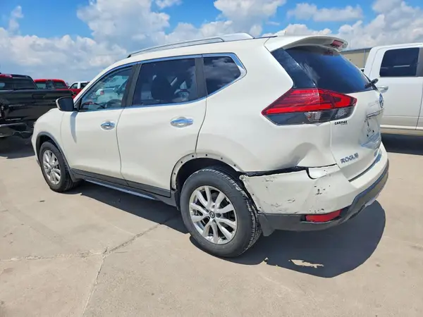 JN8AT2MV7HW022068 2017 NISSAN ROGUE - Image 2