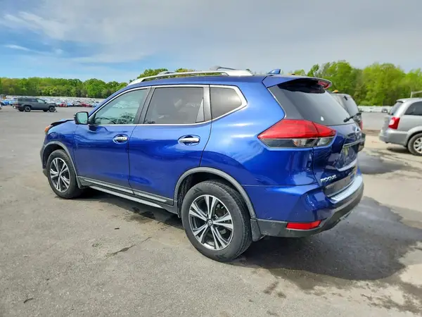 JN8AT2MV7HW025228 2017 NISSAN ROGUE - Image 2