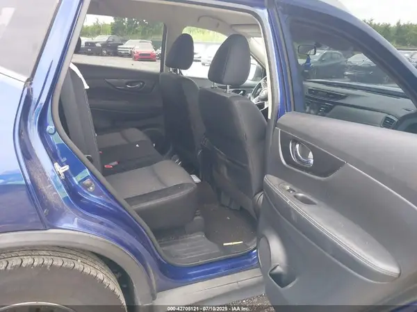 JN8AT2MV7HW027836 2017 NISSAN ROGUE - Image 8