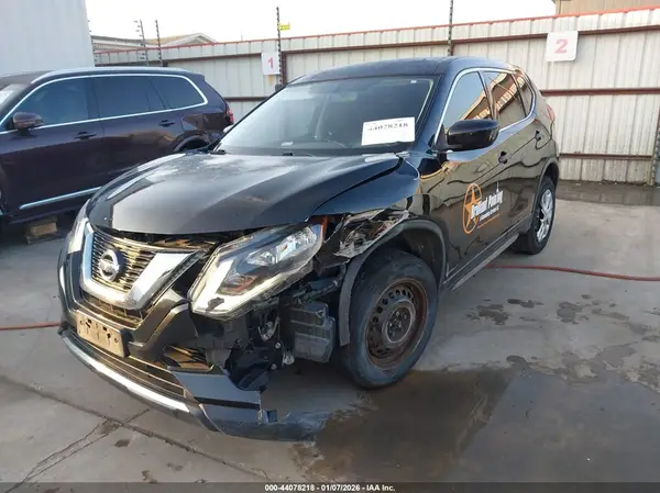 JN8AT2MV7HW256386 2017 NISSAN ROGUE - Image 2