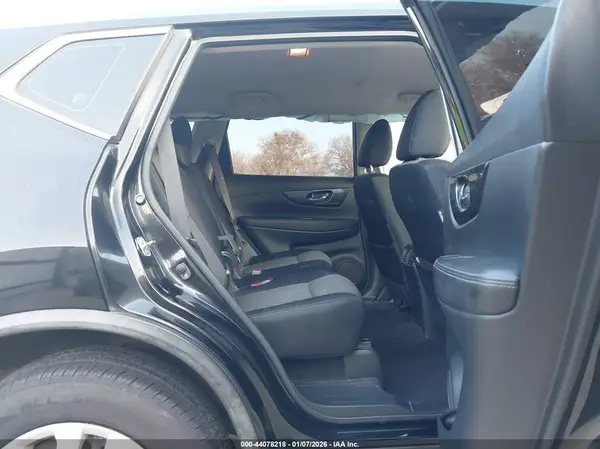 JN8AT2MV7HW256386 2017 NISSAN ROGUE - Image 8