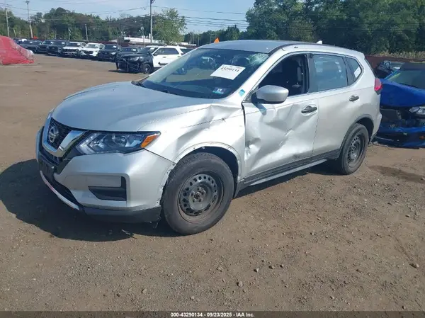JN8AT2MV7HW257635 2017 NISSAN ROGUE - Image 2