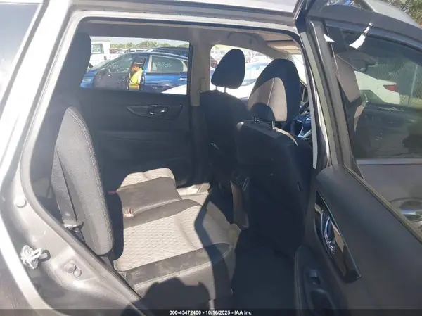 JN8AT2MV7HW258140 2017 NISSAN ROGUE - Image 8