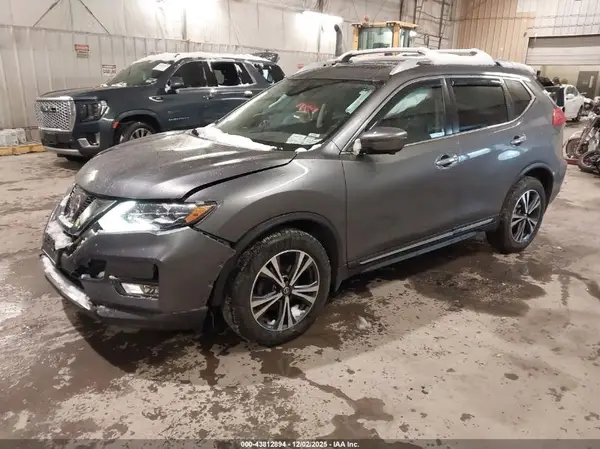 JN8AT2MV7HW262155 2017 NISSAN ROGUE - Image 2