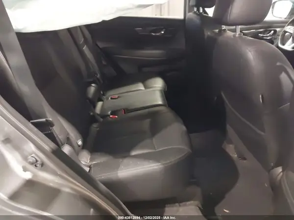 JN8AT2MV7HW262155 2017 NISSAN ROGUE - Image 8