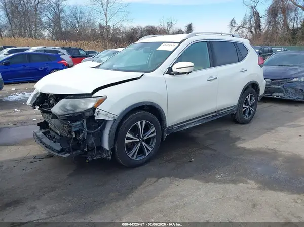 JN8AT2MV7HW263774 2017 NISSAN ROGUE - Image 2