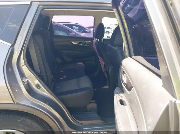 JN8AT2MV7HW268814 2017 NISSAN ROGUE - Image 8