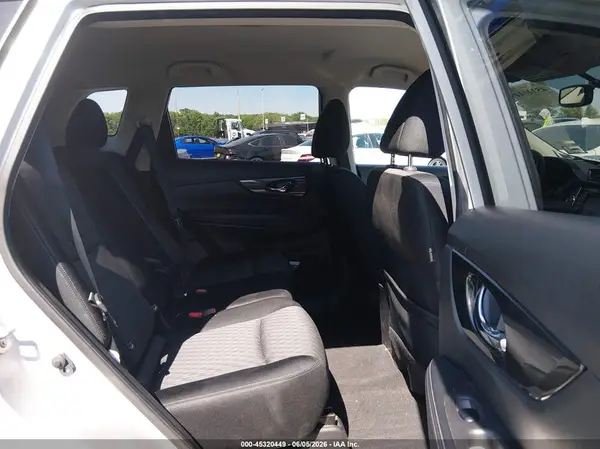 JN8AT2MV7HW270093 2017 NISSAN ROGUE - Image 8