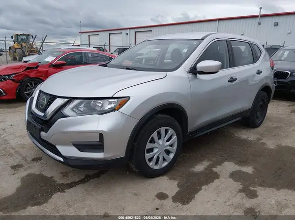 JN8AT2MV7HW274483 2017 NISSAN ROGUE - Image 2
