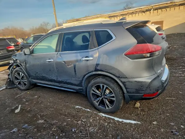 JN8AT2MV7HW274712 2017 NISSAN ROGUE - Image 2