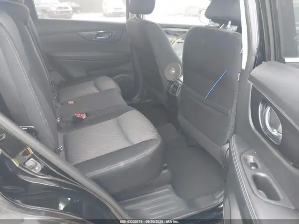 JN8AT2MV7HW275343 2017 NISSAN ROGUE - Image 8